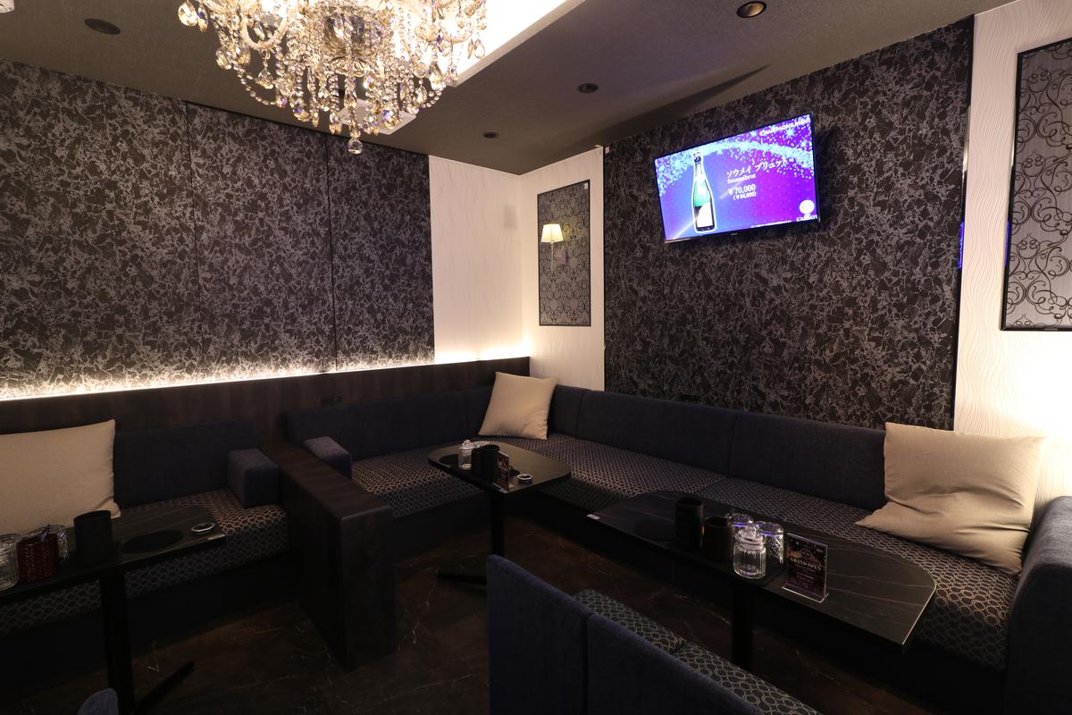 上品な照明が美しい店内